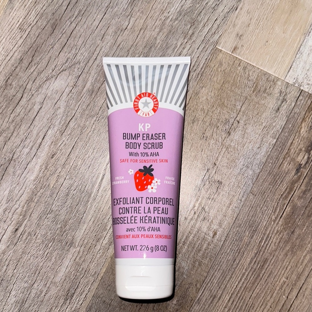First Aid Beauty Exfoliating Body Scrub - Bump Eraser